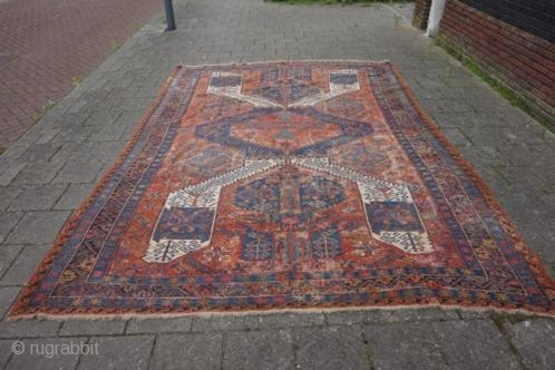 Soumak in need of restoration. A beautiful rug. Size: 260 x 350 cm
   


                 