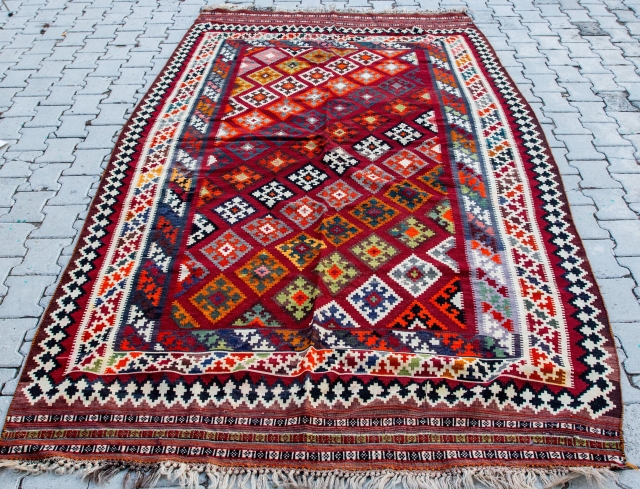 Shiraz kilim rug from 30-40s. Great color palette. Very decorative and collectible. Great weaving and dyeing skills. Excellent condition. 176 x 320 cm. Contact: rohat_berk_kartal@hotmail.com        