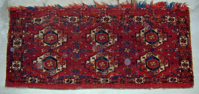 Early 19th Century rare Tekke 6 Gul Torba with very round Guls,tiny red silk highlight.
3'7''X 1'8''                 