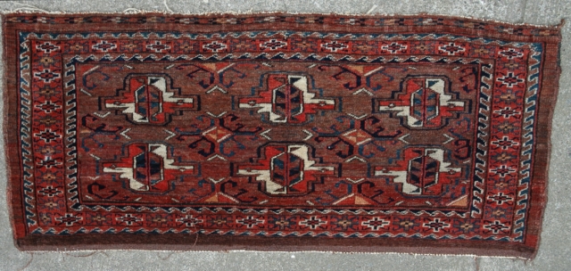 Unusual strange Central Asian Torba in mint condition:  hand-spun cotton warps, woolen wefts, wonderful natural dyes including a corrosive blue, symmetrical knots, original side cords, kelim at  top. 19th. century,  ...