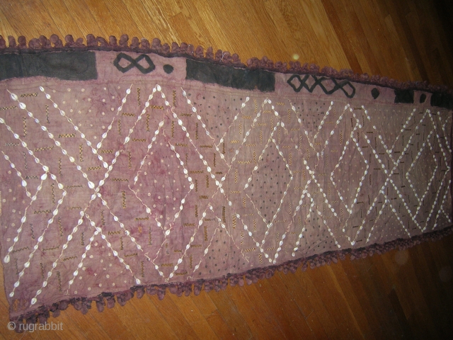     AFRICAN WALL HANGING (?) OR MANTLE
Origin : Africa, 
Size: 29 inches x 82 inches
Condition: excellent, one row of "pompoms" or edging may be missing on one edge.
This unique  ...