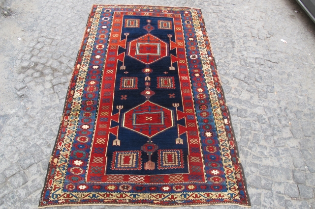 Antique Kazak Carpet with ax model. Wonderful condition, very nice colours. 120-130 years old. All original. 

Size: 2,80 X 1,60 (9"2' X 5"3')          