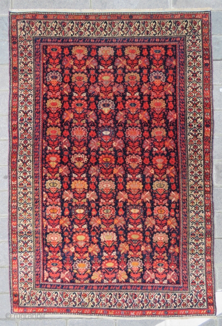 Malayer rug wonderful colors and very good condition all original 
Side silk exhibited and size  1,91x1,28 cm Circa 1910-1915             