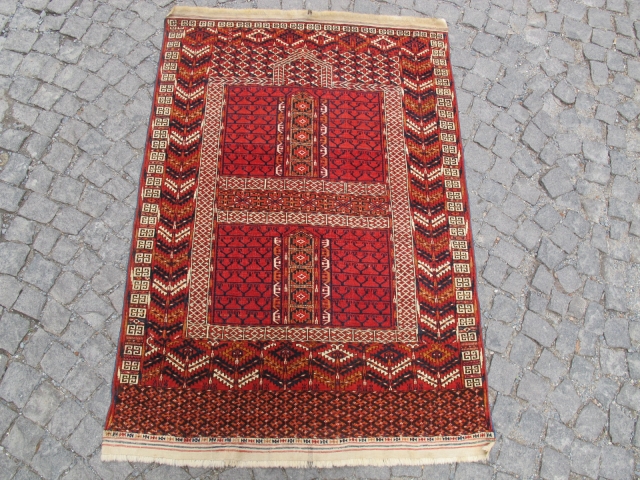 Antique Ensi very good condition and very good colours. Circa 1900 and size: 1,65 X 1,17 cm                