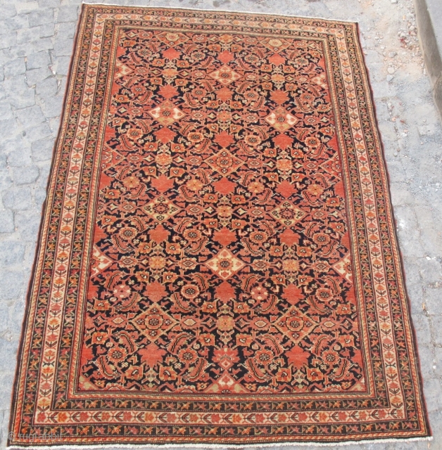 Antique Malayer rug is size 2,00x1,37 cm Circa 1910                        