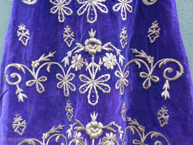 Ottomanian garment made of purple velvet embroidered with silver thread                       