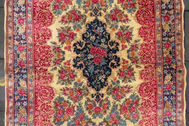 Antique Kirman Raver  wonderful colors and excellent condition all original size 2,36 x 1,41 cm Circa 1900- 1910              