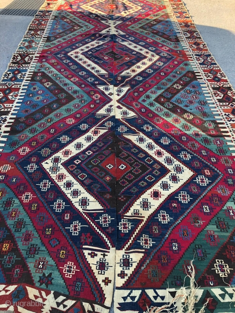 Anatolian kilim,
Circa 1910
385x176cm                              