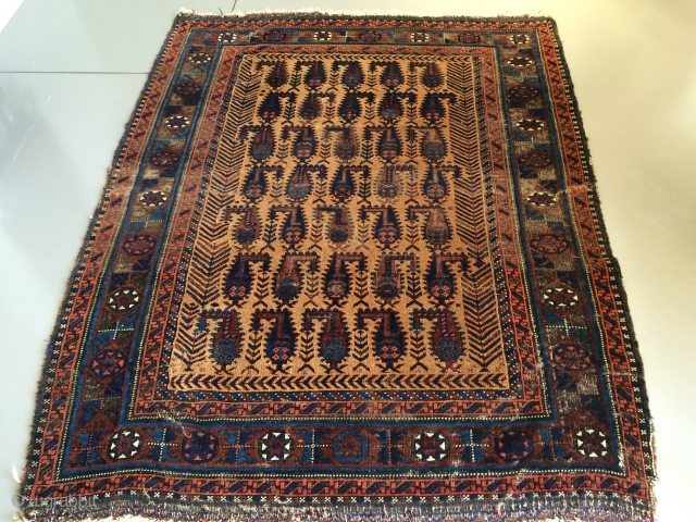 Antieque Baluch rug,
117x150 cm
Some condition issues                           