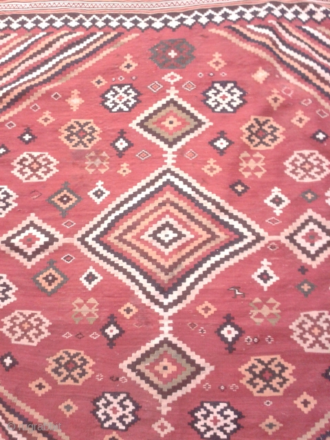 gasgag kilim made aront 1900'
size.4fet5fet                            