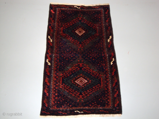 Baluch with silk, a cat in the center. Size: 95 x 62 cm.                    