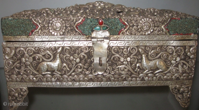 Tibetan Silver Box
Turqouise,coral

30 x 14 x 13 cm                         