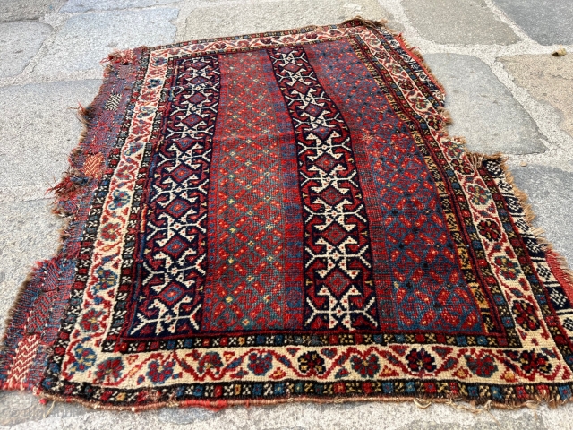 Unusual southpersian bagface. Unique design and great colors.
As found and unwashed.                      