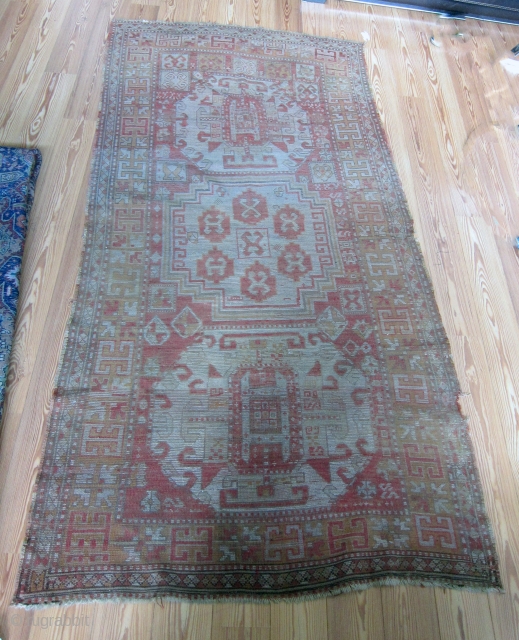 I have recently begun my education of Persian rugs.  I can only guess that this may be a Caucasian, Hamadan or Heriz Rug.  Th size.... 4'7" x 8'9"  indicates  ...