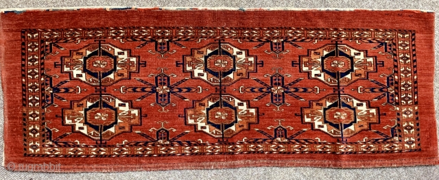 Superior antique Tekke 6 gul torba with great clarity.
Finely woven, size 120 x 45

Ex Ned Long collection.                