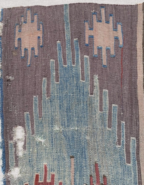 Beautiful Anatolian kilim fragment 17th Century. 100 x 75 cm.
                       