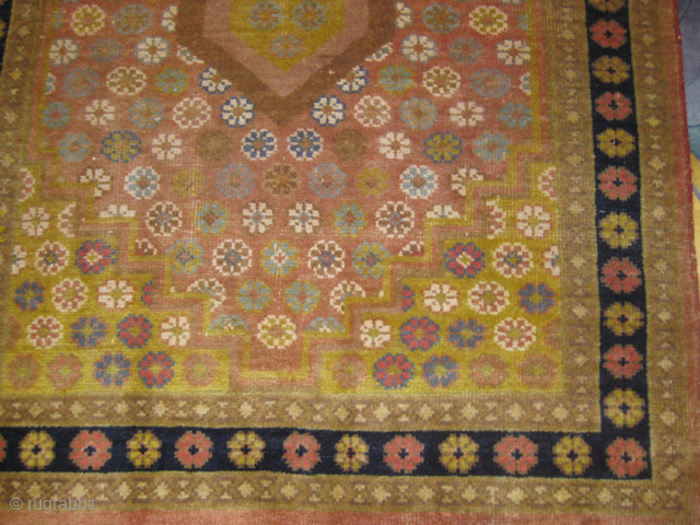 Deccan carpet measuring 4 x 6 feet
