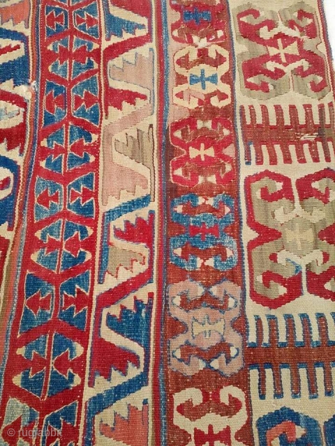 Anadolu Konya kilim. fragman, original, with a very fine texture, natural dyes, a fascinating rare piece, dimensions 70 cm wide / length 120 cm.         