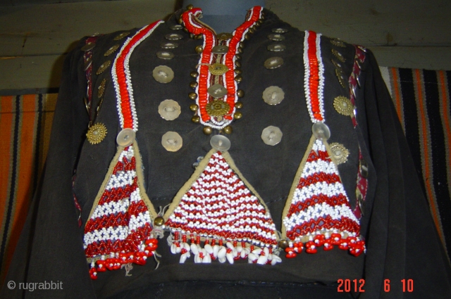 Antique pakistan afghan nuristan
woman,s embroidered weding Dress
pazyryk Antique
Amsterdam
                         