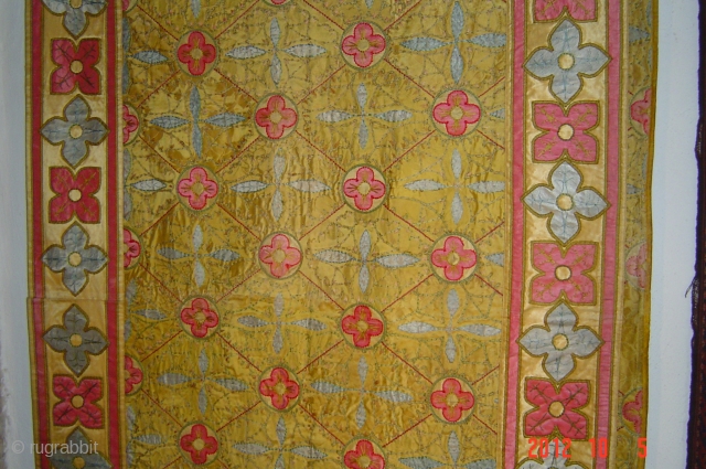 Erly 19e century silk textile fragment
275cm x 108cm
pazyryk antique                        