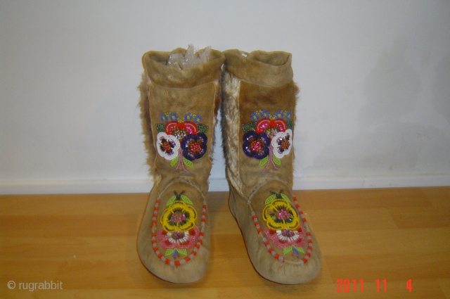 Native Indian beaded
ask about this
Amsterdan
PAZYRYK ANTIEK                           