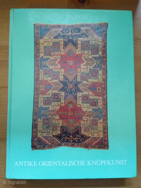 Antike Orientalische Knupfkunst 1978, Franz Bausback, Very good condition - unmarked. A fabulous collection of rugs. 544 pp. 325 color plates. 8 x 11 Hardback        