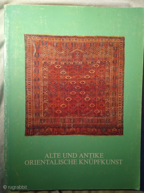 Alte und Antike Orientalische Knuepfkunst. Catalogue of an exhibition at Franz Bausback, Mannheim, 12 - 21 October 1979. 160 pp. 160 colour plates. 8.5 x 11 Paperback. Good condition. Minor marks on  ...