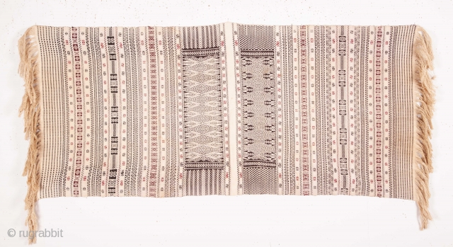 Indonesian Finely Woven Textile 
56 x 120 cm / 1'10'' x 3'11''                     