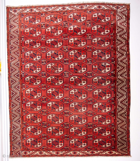 Turkmen Kyzylayak /Chobbash Main Rug
201 x 253 cm / 6'7'' x 8'3''                     