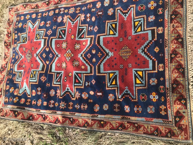 Caucasian carpet: 110 X 155 cm. Circa 1920-1930                         