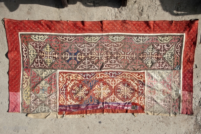 Kazakh- tuskiiz,  Centrai Asians (Non-Turkmen) embroidery, carpet for decorating the walls of the Yurt, 1930-40 East Kazakhstan.               