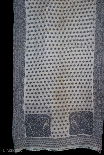  Muslin Jamdani saree from Dhaka (Bangladesh)with pallu on both ends.
Collectable rare piece .
Condition as it shows in the picture .            