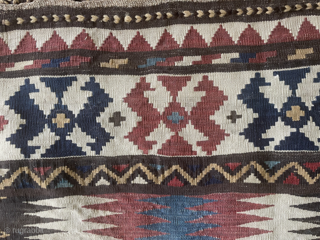 Complete Shahsavan (likely) double bag. Good condition, 19 th century.
Write to shivny@yahoo.com                     