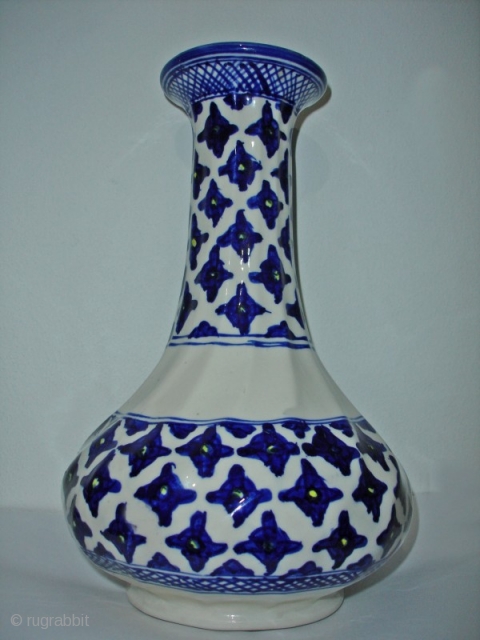 An Iznik Blue & White Vase

A Beautiful White & Cobalt Blue Iznik / Timurid Vase Geomatric Design Central Doted with Yellow color Circa 16th 
Measurement :28 cm

Condition report

Intact in very fine Condition


 