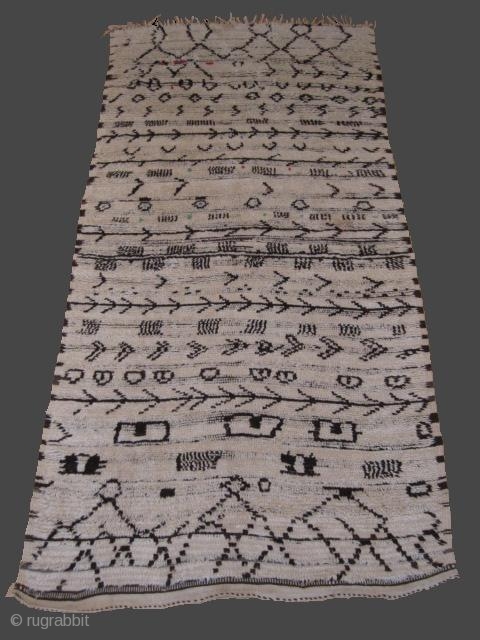 Moroccan rugs: Old Azilal weaving..High Atlas Mountain..100% wool with natural colors of sheep..Size: 285 X 140 cm.

www.atlaskilimberbere.com                