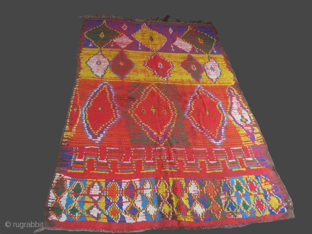 Moroccan Berber Rugs - Azilal rug - Vintage wool on hair Goat handmade berber carpet - Azilal/High-Atlas/Morocco - Size : 230 x 140 cm - 7.6 x 4.7 ft - good condition.

ATLAS  ...