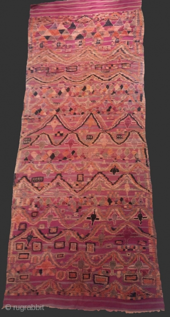Fantastic and unusual moroccan berber rug from Ait bou IChaouen "Talsint area - Eastern Morocco"..Wool..450 x 175 cm ( 14'8 x 5'7)

Souiyat
Moroccan Berber Rugs         