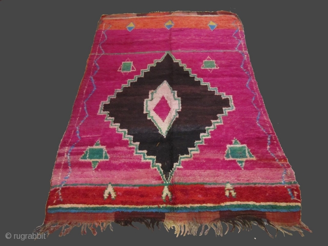 Beni M'guild moroccan berber rug..Middle Atlas..100% wool..300X185cm..Original piece with unusual colors..                      