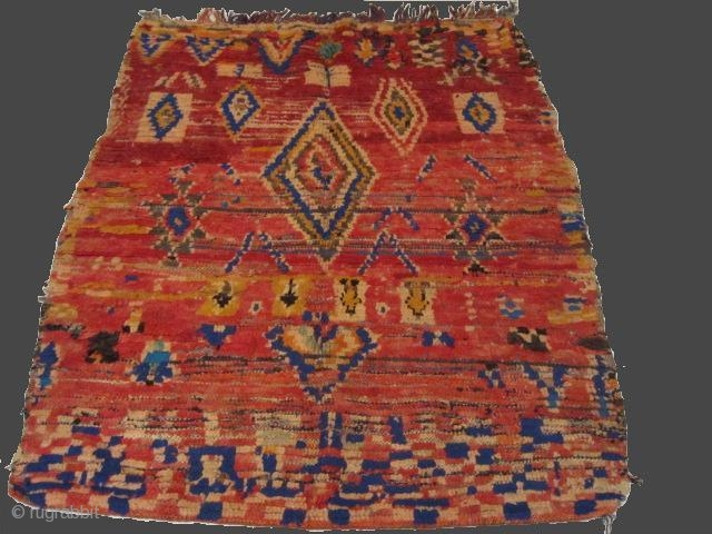 Moroccan Berber rugs - Azilal berber rug - Vintage Moroccan carpet - Azilal/High-Atlas/Morocco - wool handmade - Size: 130 x 110 cm - 4.3 x 3.7 ft

ATLAS KILIM BERBERE
Gallery of berber rugs
Toulouse  ...