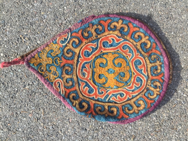 Rare Mid 19th century central Asian Kirghiz felted bag , wool embroidery chain Stich; backside flat woven Kilim camelhair collectible item size circa 27cm diameter        