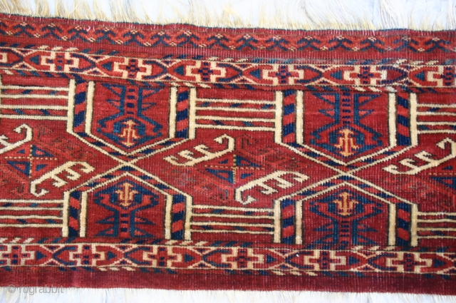 Antique Turkman Kedjebe Torba. Likely Kizil Ayak? Circa 1850 - 70. Asymmetric open right. All excellent dyes, with real green and a good yellow. Typical terra cotta red. Good condition with good  ...