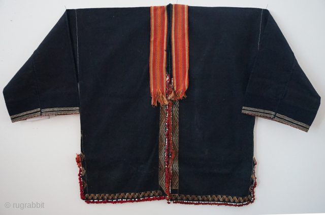 
Hainan jacket 
This antique  jacket was made and would have been worn for by a woman of Hainan China ...Home spun fabric with hand embordered beaded edge detailing.
22 inches at the  ...