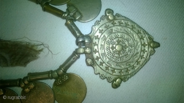 antique silver tribalart bracelet with one big handcrafted pendant and silvercoins.
Atlas Berber around 19th century
length: 40 cm                