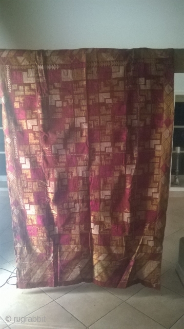 vintage Phulkari from Punjab/ India

10o% Cotton handwoven with silk embroidery

size: 234 * 134 cm                   