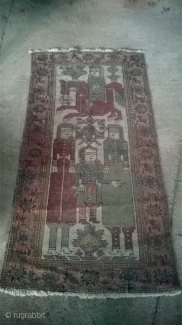 antique and unique fine Baluch, very rare design and beautyfull colours
in a good condition.
. 19th century or even older

size: 208 *109 cm           