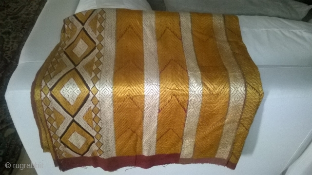 antique and rare bagh phulkari (end of 19th century)
handwoven cotton with allover handembroidered silk in perfect condition

size: 238 *116 cm

Origin: India/ punjab           