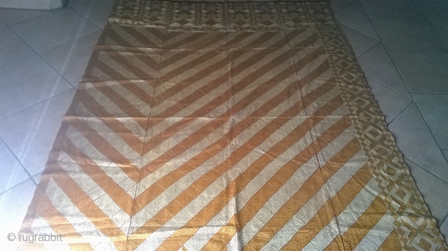 antique and rare Bagh Phulkari from Punjab/ India.

end of the 19th/ beginning of the 20th century

100% cotton fond (handwoven) and all over embroidered by hand with silk

in perfect condition

size: 245,5 *148,5 cm 