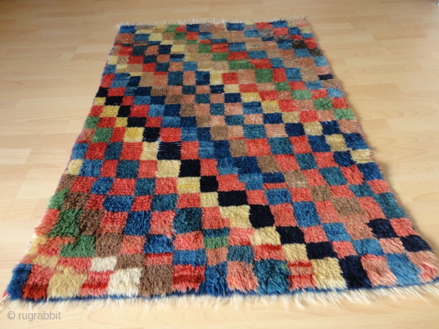     HAPPY   2020

 Antique  and  rare  Bachtiari  longpile  Gabbeh  rug , zentral Persien ,

 87 X 129  cm. Pile from  ...
