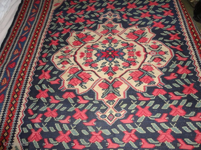 
 Very fine  antique  Senneh / Bidjar  West - Persien Kelim rug round  1900
 143 X 220 cm. Superb natural  colours , perfekt condition .   