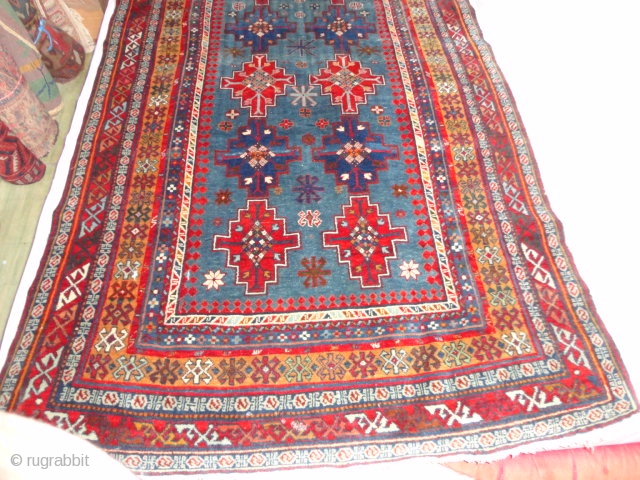   Superb  antique  Caucasien  Shirwan  rug  round 1900   110 X 177  cm

  extremly  fine  woven , wonderfull  natural   ...